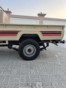 Camioneta Usada LC79 2022, Cabina Sencilla, 4x1, Motor Diésel de 6L, SDLX 4WD Premium Turbo Automática, R20, Cuero, Panorámica, Volante a la Izquierda, Color Oscuro - Product Image 2