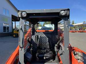 Skid Steer Kubota SSV65 2016 avec un design compact et durable construit pour la performance avec le moteur principal et les composants de la boîte de vitesses - Product Image 5