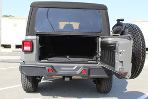 Jeep Wrangler Unlimited Sport 2021 Super Performance, Motore 2.0L V4 TURBO 4X4 SUV, Auto Usata Pronta per la Spedizione in Tutto il Mondo - Product Image 5