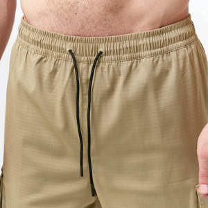 Short de course imperméable à séchage rapide pour homme Short de sport de jogging confortable avec logo personnalisé Short de fitness solide pour l'entraînement et l'entraînement - Product Image 4