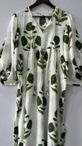 Kyra ชุดเดรสมิดิพิมพ์ลายดอกไม้สีเขียวสำหรับผู้หญิง, ชุดเดรสมิดิแบบทางการสไตล์โบฮีเมียนเสื้อคลุมสั้นผ้าฝ้าย100% ของขวัญที่สมบูรณ์แบบสำหรับคนที่คุณรัก - Product Image 3