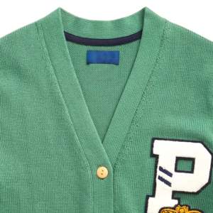 Haute qualité unisexe conçu sur mesure col en v tricoté Cardigan pull brodé grec collège vêtements hiver Style décontracté avant - Product Image 2