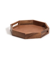 Plateau en bois intemporel pour un usage quotidien un accessoire charmant pour la maison au service des invités ou l'organisation des télécommandes et des essentiels