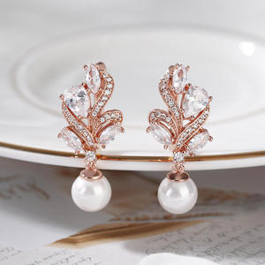 Boucles d'oreilles élégantes Jeulia en argent sterling avec perles de culture - Product Image 5