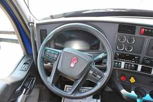 ACHETEZ MAINTENANT - Tarif Économique - Camion Semi-Remorque T680 d'Occasion 2023 avec Cabine Lit Rehaussée, 455 CV, 12 Vitesses - LIVRAISON MONDIALE PORT À PORT - Product Image 3