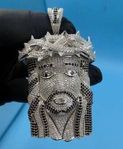Pendentif en argent 925 avec visage de Jésus religieux serti de diamants noirs et blancs ronds en moissanite, bijoux fins, pendentifs et breloques - Product Image 1