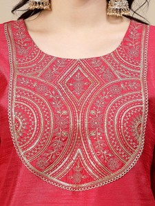 ชุดคุर्ติปักลายผ้าโพลีเอสเตอร์ทรงตรงสวยงาม ดีไซน์คอเสื้อแบบ Yoke พร้อมกางเกงเข้าชุด สไตล์ลำลองสำหรับใส่ทำงาน  คอลเลคชั่นใหม่ล่าสุดสำหรับผู้หญิง - Product Image 4