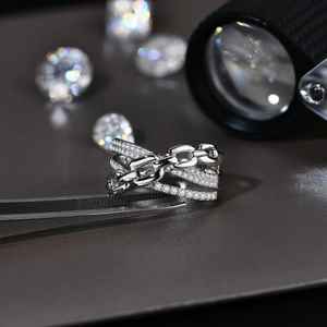 SPARKVISTA elegante banda entrelazada 14K oro sólido cadena enlace anillo Moissanite diamante acento estilo clásico joyería fina - Product Image 6