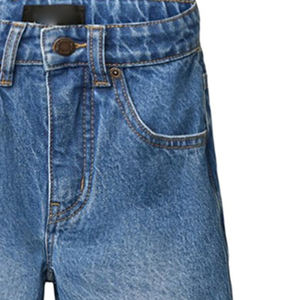 Pantalones vaqueros para niños con diseño moderno y cómodo, ajuste a la cintura, bolsillos laterales funcionales, estampado personalizado y presillas para cinturón, estilo casual. - Product Image 3