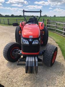 Tracteur compact Kubota MK5000 4RM, moteur diesel 4 cylindres - Product Image 3