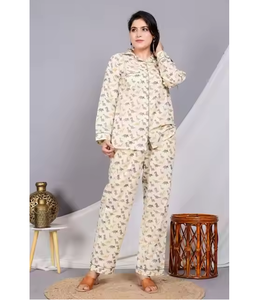 Ensemble de pyjama pour femmes à la mode avec haut à manches longues à motif animal et bas pleine longueur doux et respirant pour les vêtements de nuit - Product Image 1