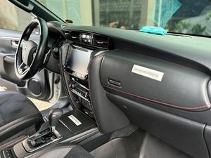 Toyota Fortuner GR S 2023 4x4 SUV de lujo | Nuevo | Exportación a todo el mundo - Product Image 3