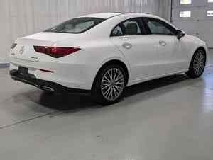 CLA 250 AWD 4MATIC Coupé 2025 Usado, Motor Híbrido Suave de 4 Cilindros en Línea Turbo de 2.0L y 221 hp - Product Image 3