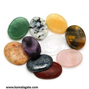 Piedra de la Suerte Mixta: Artesanía de Cristal con Gemas Semipreciosas, Estilo Amor, Ovalada Tallada, Souvenir de Gujarat - Product Image 6