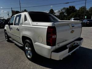 Chevrolet Avalanche LTZ Black Diamond 4x4 LTZ 2013, camioneta de 4 puertas, cabina doble, autos usados en buen estado en venta - Product Image 4