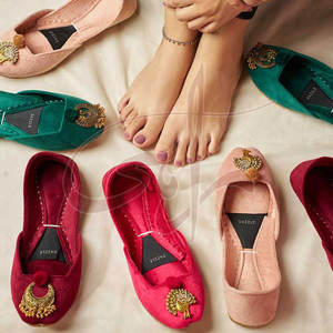Wholesale Low MOQ Custom Made Anti-Slippery Velvet Khussa with Genuine Leather Outsole for Women-High Quality Fashion Footwear - Product Image 4