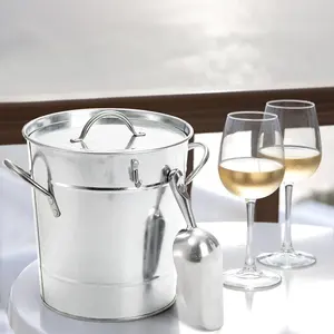 Enfriador de Vino Moderno Hecho a Mano de Aluminio con Asa de Latón, Artesanía Metálica Ecológica, Elegante y Lujoso para Cubos de Hielo - Product Image 2