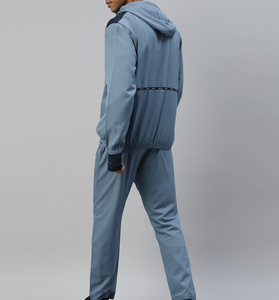 Venta al por mayor de chándal cortavientos de diseño personalizado para hombre con cremallera, chaqueta y pantalones, conjunto de material ligero para el gimnasio y trotar - Product Image 3