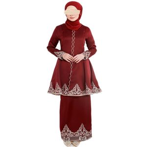 SIPO พลัสขนาดผู้หญิงที่มีคุณภาพสูงโพลีเอสเตอร์ใหม่ชุดมาเลย์แบบดั้งเดิมออนไลน์2022สีแดง Baju Kurung กับเย็บปักถักร้อย - Product Image 1