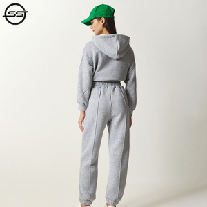 Ensemble 2 pièces pour femme : short et sweat à capuche en molleton 100 % coton respirant et séchant rapidement, vêtement de sport d'hiver tendance avec poche kangourou côtelée - Product Image 5