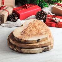 Planche à découper en bois d'olivier en forme de cœur ArtisRaw Premium - Durable, écologique et facile à nettoyer - 7,9x7 pouces, 1,5 cm d'épaisseur