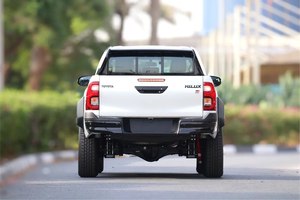 NUOVO 2025 Hilux GR-Sport Bianco, Motore a 4 Cilindri (299 CV), 4x4, 2 Assi, Alimentazione a Benzina, Trazione Integrale, Trasmissione Automatica, Guida a Sinistra - Product Image 6