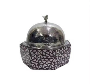 Plat de service de nourriture fait à la main avec des accents de nacre et une casserole idéale en laiton pour la vaisselle haut de gamme - Product Image 3