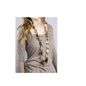 Atractivo collar de cuerno de buey de estilo americano para mujer joyería de moda pulida para fiesta y otras funciones - Product Image 1