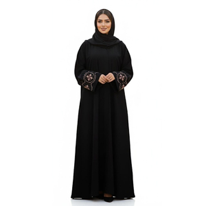 Abaya classique traditionnelle pour femmes, robe longue confortable et modeste, provenant d'un fournisseur indien - Product Image 2