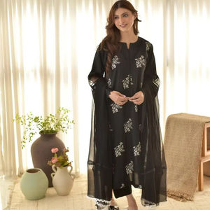 Vêtements indiens et pakistanais d'automne vintage pour femmes tenues ethniques cousues Kurta Dupatta Salwar attrayantes - Product Image 1