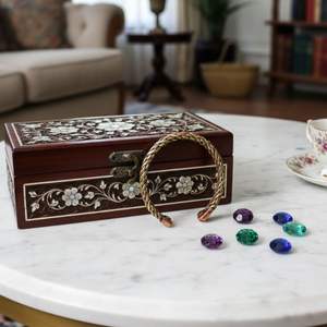 Bracelet jonc ouvert élégant en laiton plaqué argent, gravé sur mesure, pour femme, à prix avantageux - Product Image 5