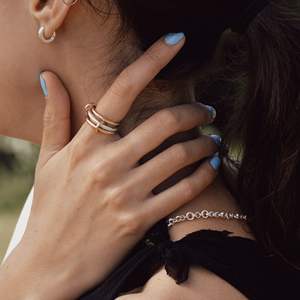 Charmant 18k Solid Gold Connector Band Ring Chunky Multi Connected Stacking Two Tone Linked Ring Meilleur cadeau pour anniversaire - Product Image 2