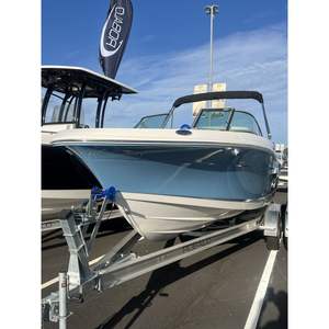 Nuevo Lanzamiento 2026: Robalo R207 con Casco de Fibra de Vidrio (FRP) y Motor Yamaha, Longitud de 8.1-12m, Capacidad de Combustible de 60L - Product Image 3