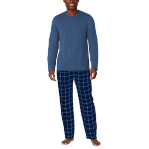 Set da 2 pezzi Cozy Lodge da uomo XL di Cuddl Duds, felpa blu lavorata a maglia e pantaloni pigiama a quadri - Product Image 1