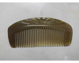 Peigne en corne du Vietnam pour tous les types de cheveux Produit traditionnel fait à la main Peigne en corne polie pour des soins capillaires lisses - Product Image 3