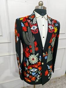Costume de créateur noir pour hommes avec broderie florale rouille Costume formel sur mesure - Product Image 2