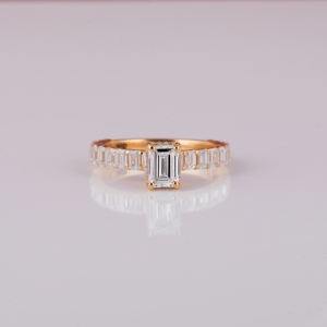 Sterling SilverLuxury Emerald Cut Lab Grown Diamond Anillo de compromiso Joyería de boda de moda para mujer Side Diamond Pave IGI - Product Image 1