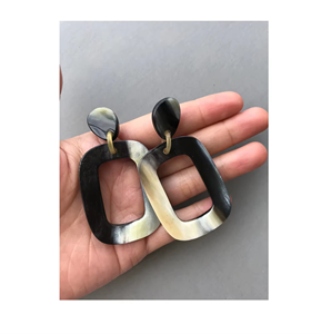 Pendientes de Aro Largos de Cuerno Natural de Calidad Vintage con Perlas Colgantes, Estilo Religioso Clásico para Fiestas y Bodas - Product Image 1