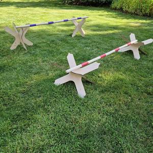 Set de Salto de Obstáculos Ajustable para Caballos de Juguete con 2 Obstáculos de Madera, Equipo de Entrenamiento de Cavaletti de Pino de 110 cm para Práctica al Aire Libre - Product Image 3