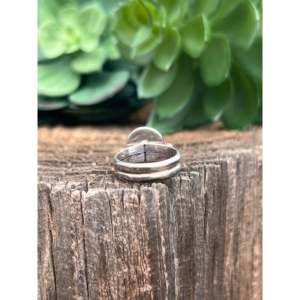 Anillo Navajo Hecho a Mano con Piedra Preciosa y Lapislázuli en Engaste de Plata de Ley, Talla 5.25, Estilo Étnico para Uso Diario y Promesas - Product Image 5
