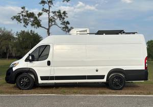 LUXURY RIDE 2024 R A M Promaster Cargo 3500 Conversión a Camper con Techo Alto Extendido, Motor V6, Paquete de Conveniencia - Product Image 3