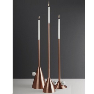 Bougeoirs en laiton de finition antique d'approvisionnement en vrac pour la décoration d'hôtel, de restaurant et d'événement - Product Image 4