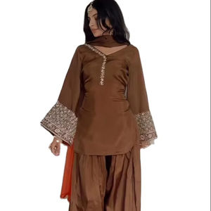 Conjunto de Kurti Farchi Pent de Lahor, en Seda Georgette con Bordado de Piel Sintética, Colores Brillantes, Festivo, Sin Costuras - Product Image 1