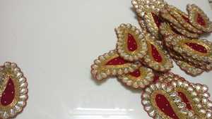 Écusson Applique Zari Paisley Doré Brodé à la Main pour Motif Mango Saree Décor de Mariage Ethnique Tissu Décor de Pierres de Coeur - Product Image 6