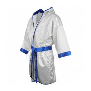 Robe de boxe en satin de haute qualité sur mesure avec capuche et logo de marque personnalisé coupe universelle - Product Image 2