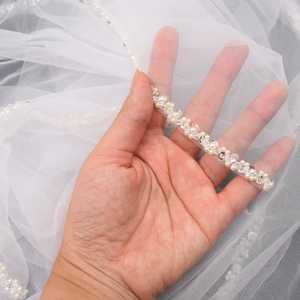 Peineta para el Cabello Bridella V134-IY1 Hecha a Mano, Vintage, con Perlas de Imitación Color Marfil, Lentejuelas y Pedrería, Ajuste Cómodo, para Novias, Fiestas, Bodas y Eventos Formales - Product Image 1