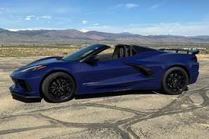 Corvette Stingray Cabriolet 2025, moteur V8 de 6,2 litres, pack performance Z51, couleur violet métallisé Hysteria - Product Image 3
