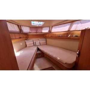 Lancha Híbrida Greenline 33, Crucero de Cabina Premium para un Paseo Cómodo - Product Image 3