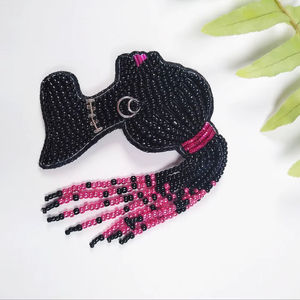 Broche en verre perlé personnalisée en gros, badge scintillant, broche sportive, émail doux et dur, épingles à revers pour chapeaux, directement d'Inde - Product Image 1