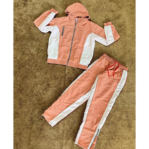 Conjunto Deportivo de Chaqueta y Pantalones de Nylon con Parches de Malla Personalizados 2026, Cortavientos para Hombre - Product Image 1